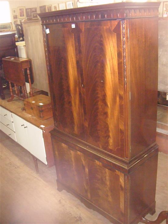 Modern mahogany cocktail cabinet(-)